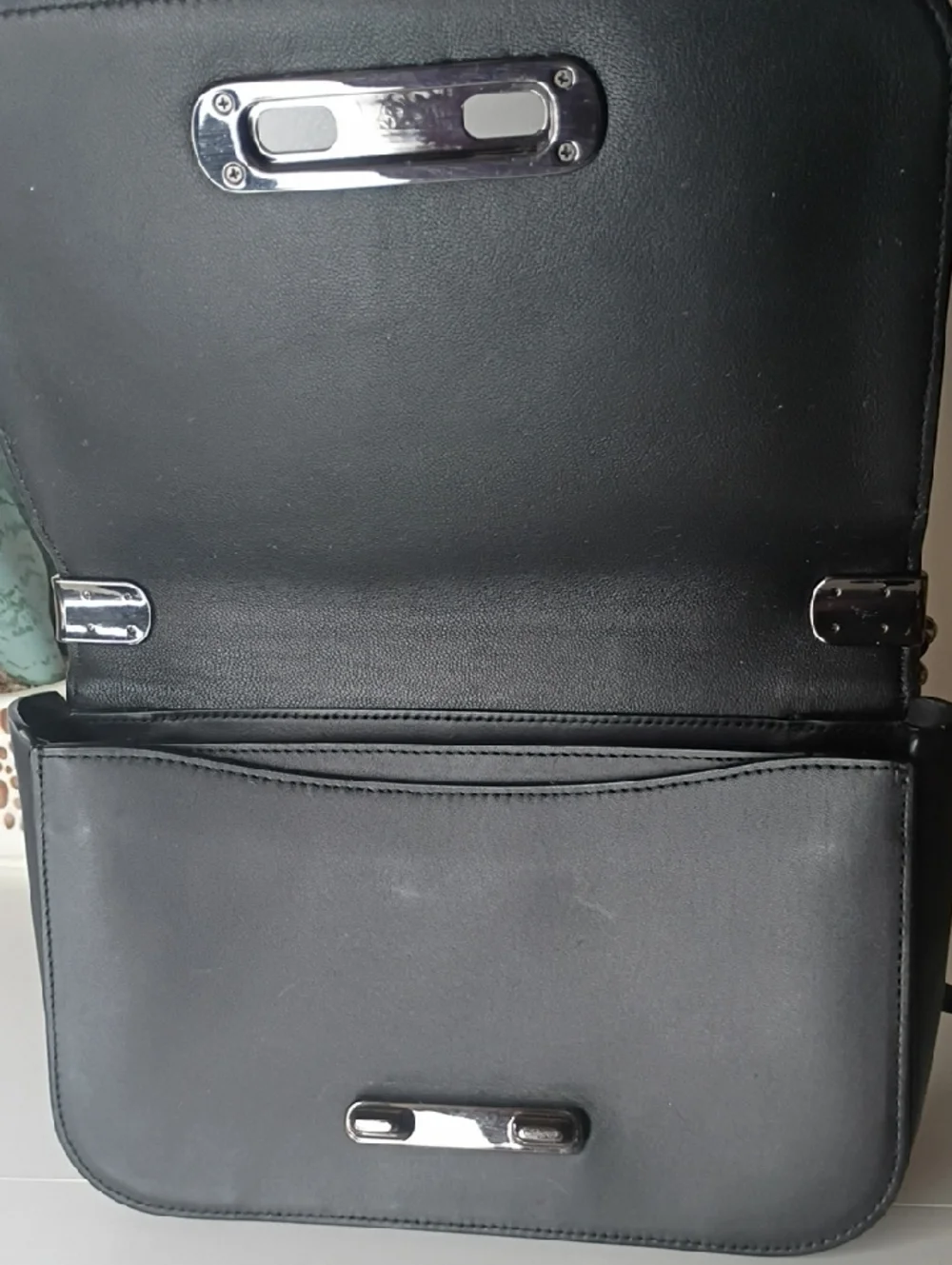 Coach Swagger Black Glovetanned Leather Chain Shoulder Bag 54640